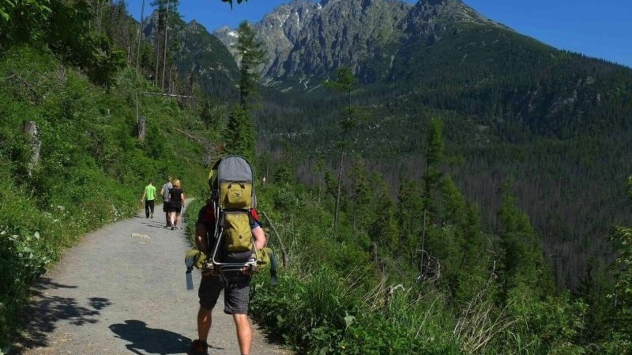 Vysoké Tatry turisti (TASR)